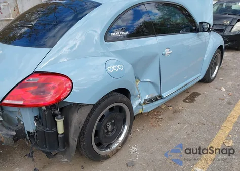 2012 Volkswagen Beetle 2.5L z USA, uszkodzony, nr VIN 3VWJP7AT3CM651722